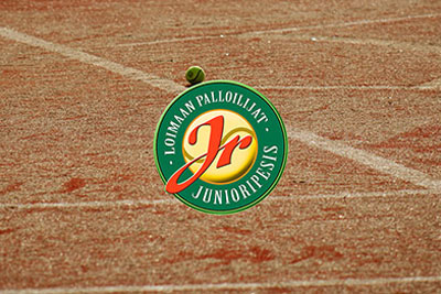 Pesäpallo kotipesän viivalla